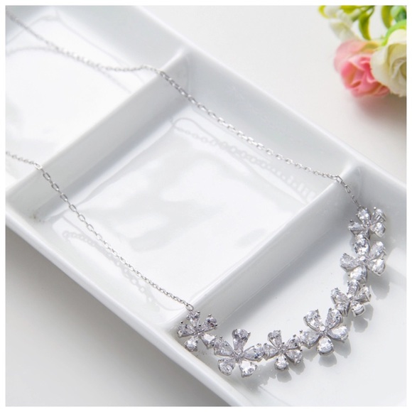 Swarovski Crystals The Kesia Flower Necklace - Picture 3 of 5